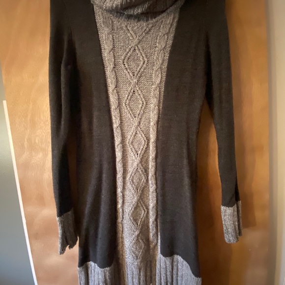 Dresses - Picture 13 of 13